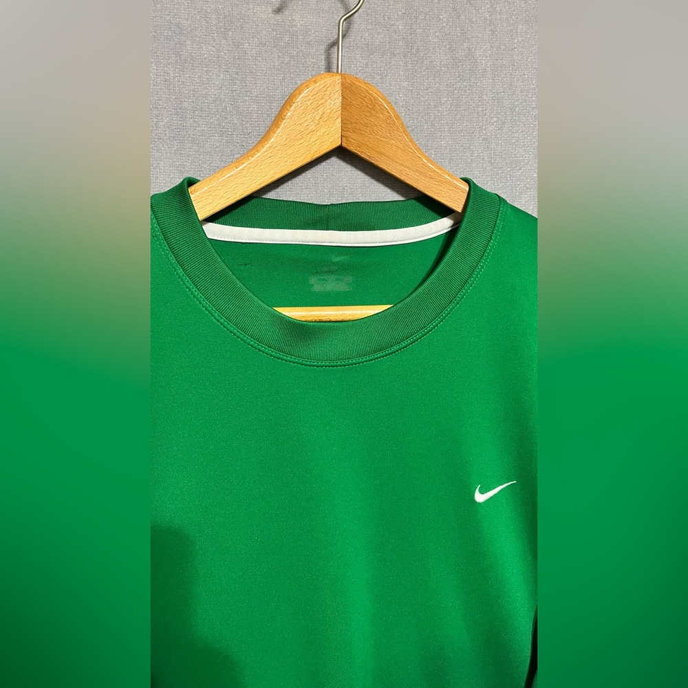 Nike Men's Green and White Short Sleeve Tee - Picture 3 of 7